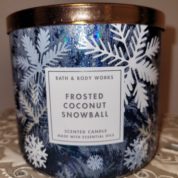 Bath & Body Works Candle - Picture 3 of 4